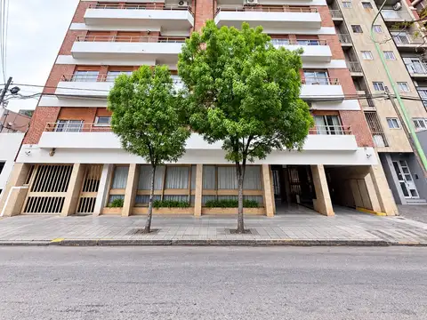 DEPARTAMENTO DE 2 DORMITORIOS C/COCHERA APTO CRÉDITO EN VENTA  - CASANOVA 332