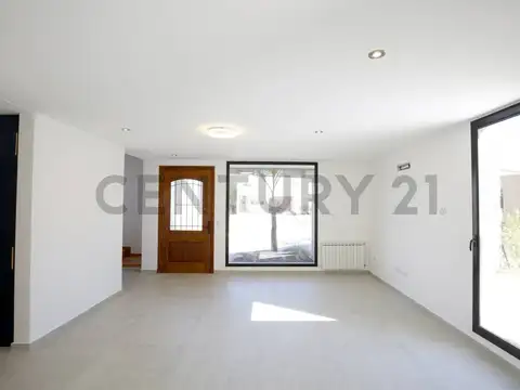 Casa 4 ambientes con 3 baños