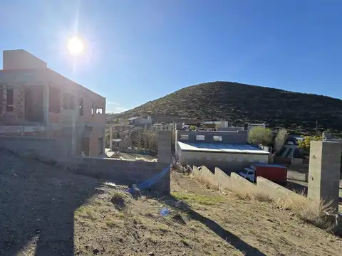TERRENO CON MEJORA A TERMINAR EN VENTA BARRIO EL ATARDECER