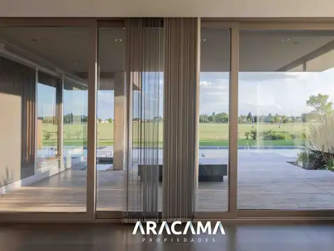 Casa 9 ambientes con 6 baños