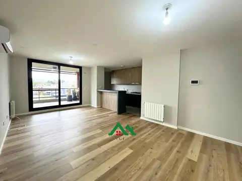 Departamento en venta de 1 dormitorio y cochera desocupado en Épica sobre Recta Martinolli