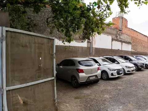 Casa en Venta con 6 cocheras