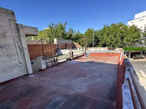 LOTE EN ESQUINA CON CASA Y LOCAL