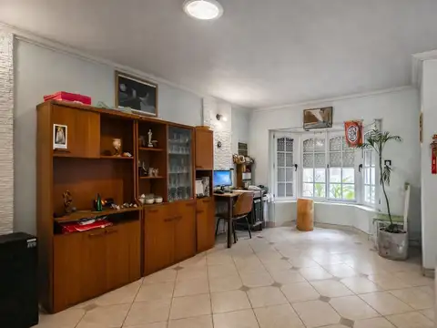 Casa en Venta con 3 cocheras