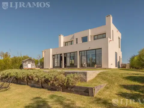 Casa Barrio Acacias - Puertos / Escobar