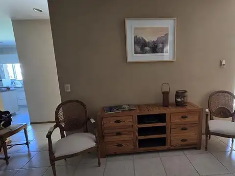 Casa en Venta con 4 cocheras