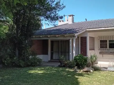 Casa en venta - 3 Dormitorios 2 Baños - 300Mts2 - Necochea