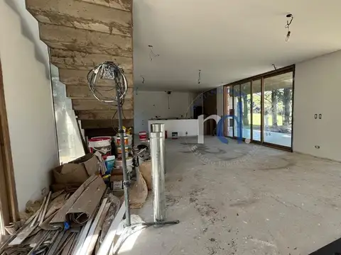 Casa 5 ambientes con 3 baños