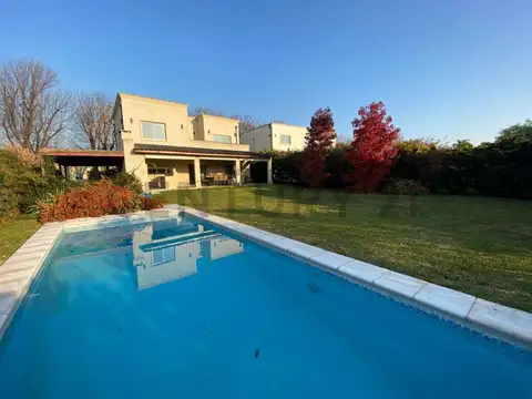 Casa en Venta en Pilar Del Este, USD 275.000