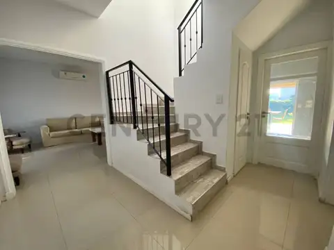 CASA CON PILETA PARQUIZADA AC EN TODOS LOS AMBIENTES