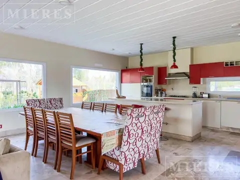 Casa 7 ambientes con 5 baños