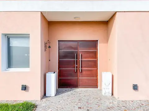 Casa en Alquiler en San Sebastian, USD 2.100