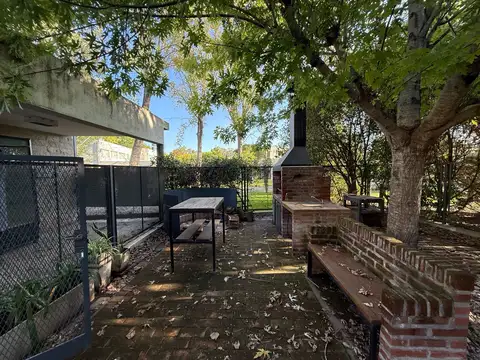 Casa 7 ambientes con 4 baños