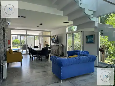 Casa 6 ambientes con 3 baños