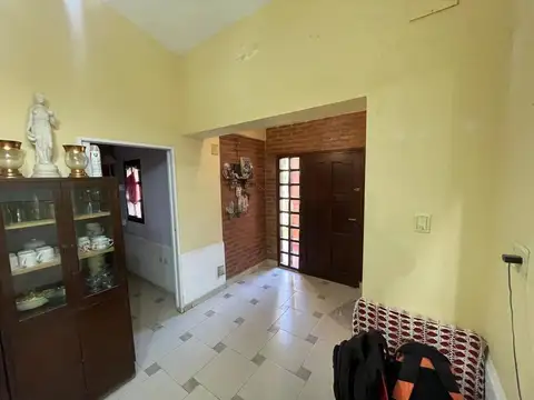 Casa 3 ambientes con 2 baños