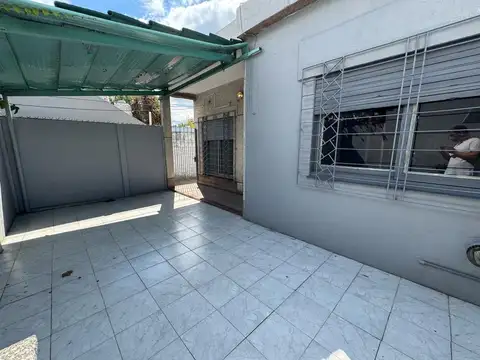 Departamento tres ambientes en Merlo centro