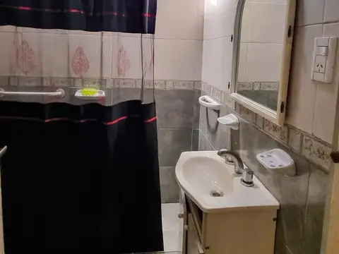 Casa en estado regular, Barrio Los Cedros