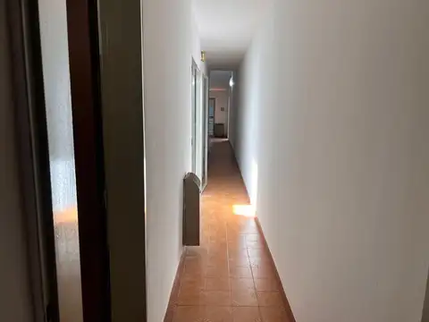 Casa 8 ambientes con 3 baños