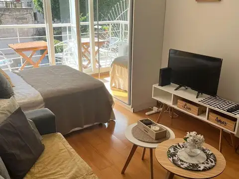 Av. Gral. Indalecio Chenaut al al 1900 entre Av Luis M Campos y Huergo