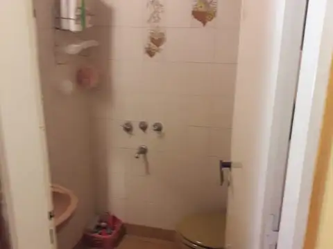 Casa 8 ambientes con 2 baños