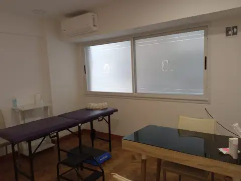 Ideal consultorio, oficina, estudio contable, showrrom.