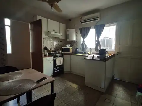 El 3x1 de Vedia! Casa con pileta+Oficinas+Departamento en microcentro!