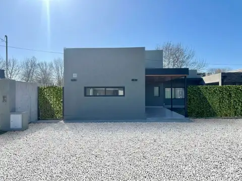 VENTA CASA 2 AMBIENTES CAÑUELAS QUINCHO PILETA JAR