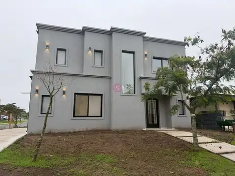 Casa  en Venta en Santa Elena, Pilar del Este, Pilar