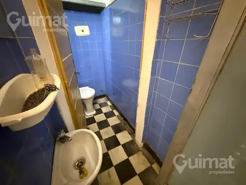 Local en Alquiler en Parque Chacabuco, $ 450.000