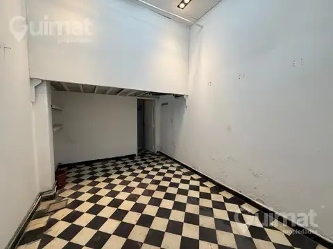 Local en Alquiler en Parque Chacabuco, $ 450.000