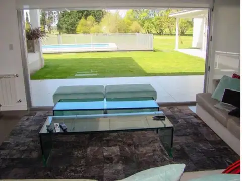 Casa 4 ambientes con 4 baños