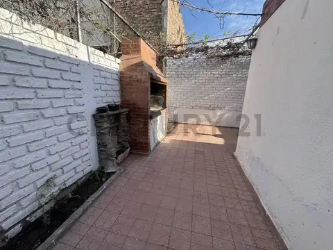 Oficina 5 ambientes con 2 baños