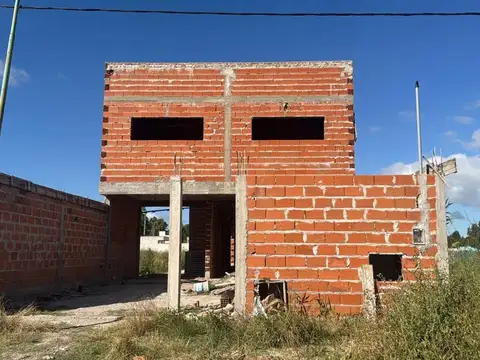 CASA EN VENTA A TERMINAR 169 E/ 47 y 49