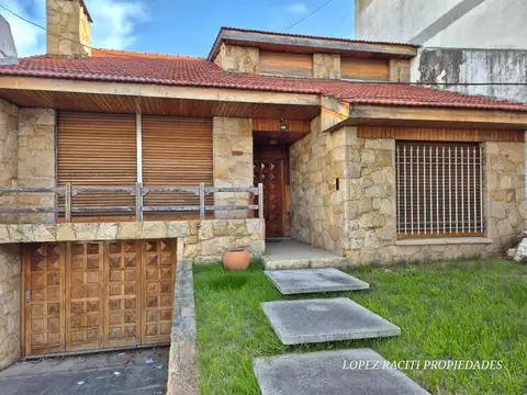 CASA EN VENTA EXCELENTE UBICACIÓN BANFIELD OESTE