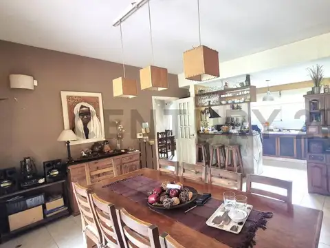 Casa 5 ambientes con 2 baños