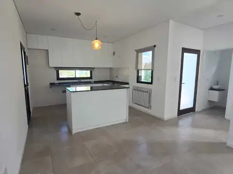 Casa en Alquiler con 1 cochera