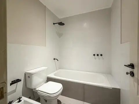 Casa de pasillo de 3 dormitorios a estrenar con patio y terraza