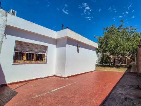 RE/MAX VENDE Bº CRISOL CASA 3 DORM. C/PILETA