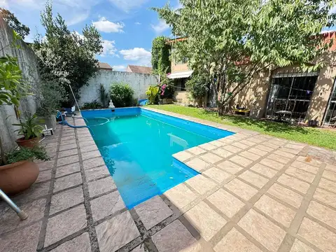 CASA 4 AMBIENTES VENTA PARQUE LELOIR PARQUE