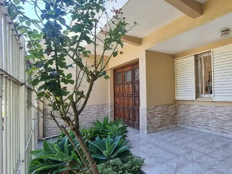 CASA DUPLEX 4 AMB COCHERA BARRIO NAVAL QUILMES