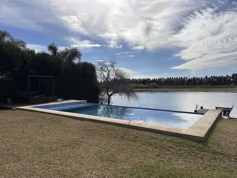 Casa en venta de 5 ambientes con pileta y vista al lago en Villanueva, Tigre
