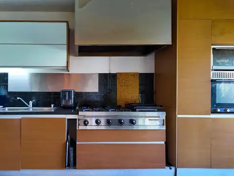 Casa 6 ambientes con 2 baños