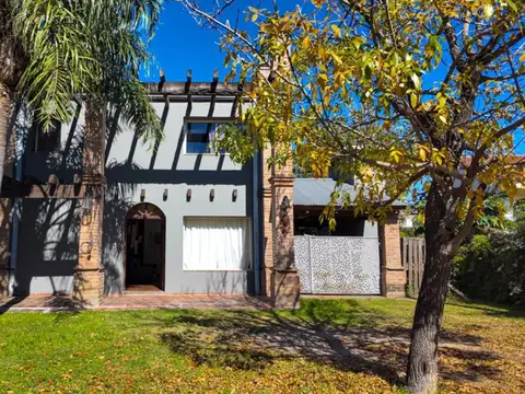 CASA 3 DORMITORIOS EN BARRIO SAN ALFONSO