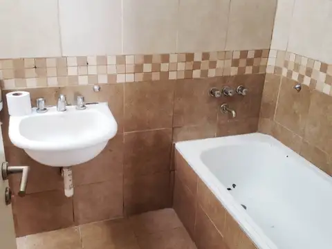 MUY BUENA CASA AMERICANA