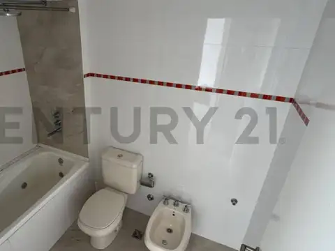 Casa en venta, 5 ambientes en Abril Club de Campo, Hudson, Buenos Aires.