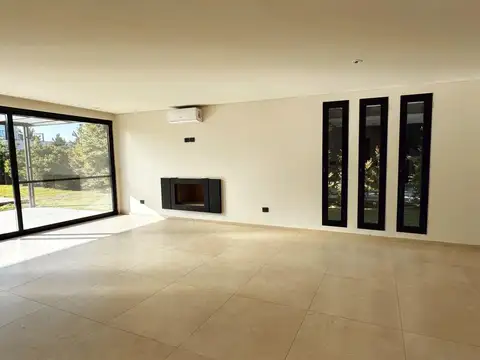Casa 4 ambientes con 4 baños