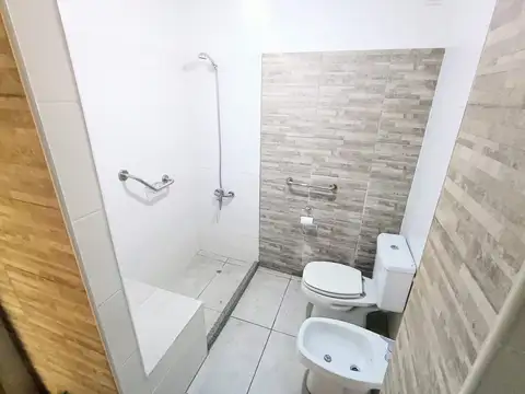 Dpto de 2 Amb. al Frente C/Balcon Terraza corrido.