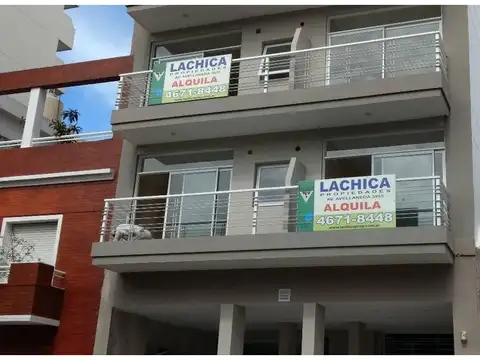 DEPARTAMENTO DE 2 AMBIENTES CON BALCON Y PEQUEÑO PATIO