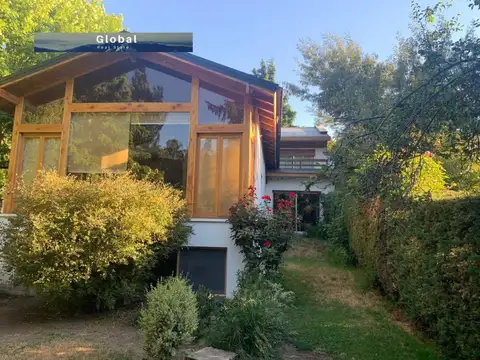 Casa en Venta con 2 cocheras