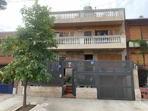 CASA 6 AMB EN  VENTA LUGANO GARAGE BALCON TERRAZA